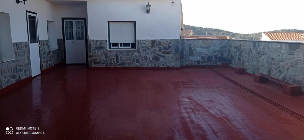 Hostal 2 Estrellas -Restaurante Las Tres Encinas En El Centro Del Pueblo Cabeza la Vaca 외부 사진